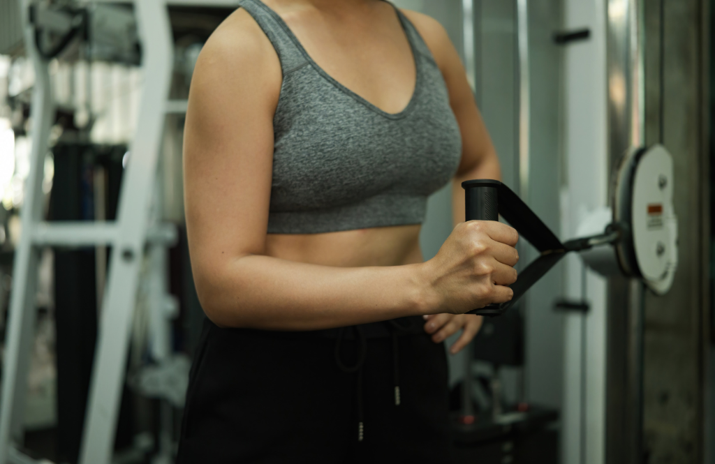 woman in gym doing shoulder exercises for rotator cuff injury