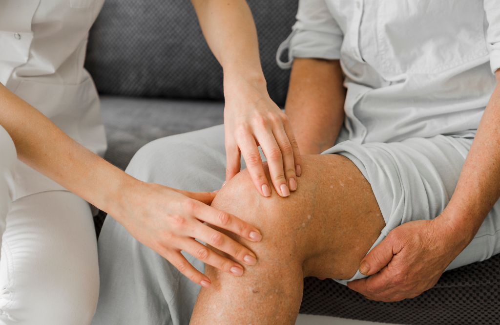 physio assessing sore knee