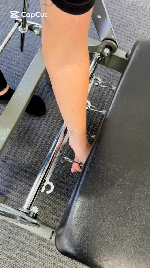 Clodagh on the reformer working through a leg press series. There are a variety of different positions you can do to target different muscle groups. Clo is doing a press, external rotation, toes on bar, pilates V and some calf stretching.#pilatessydneycbd #reformerphysio #reformerpilates #reformerclass #bendandmend