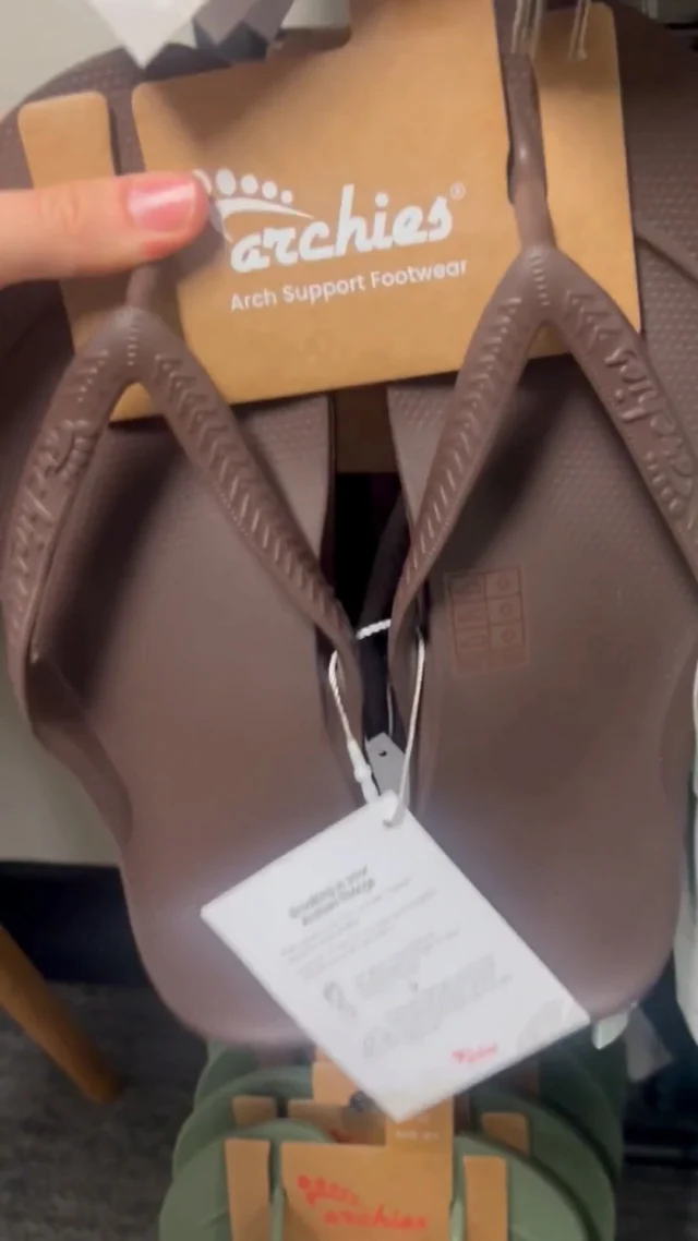 Need a new pair of Archies this year? We have restocked and have all the popular colours back in including the chocolate brown! Be quick to snap up your size.#archiesthongs  #brownarchies #bendandmend #sydneycbdphysio